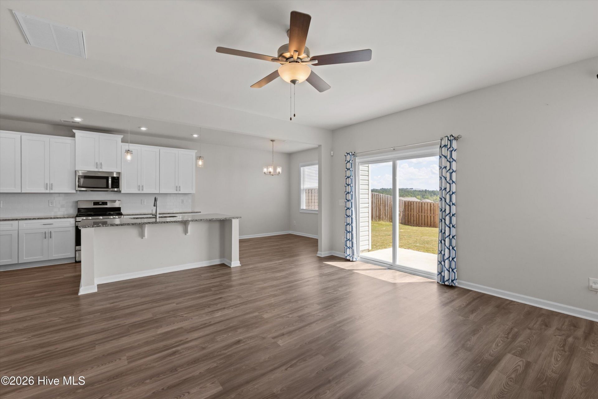 323 Mansell Park Photo 6