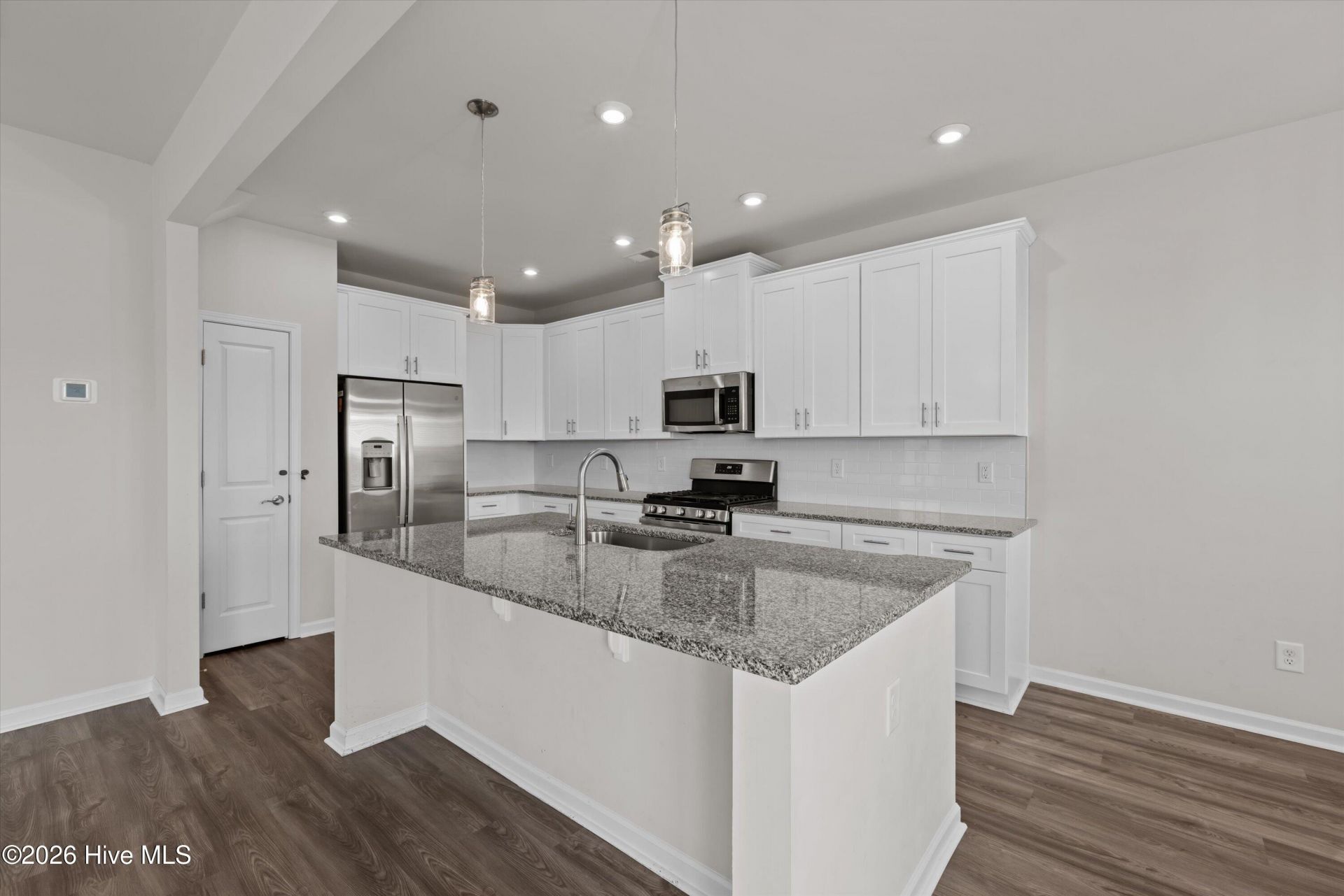 323 Mansell Park Photo 9