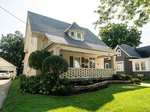 827 Oakland AVENUE, Waukesha, WI 53186