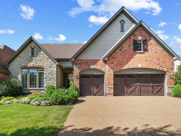 195 Kendall Bluff Court, Chesterfield, MO 63017