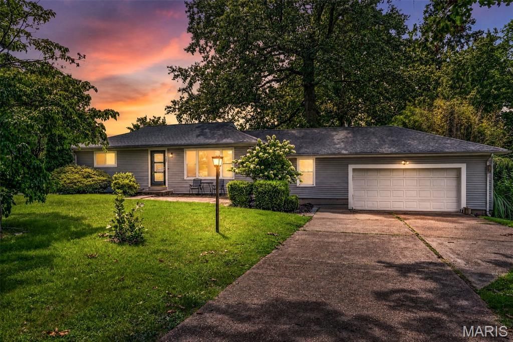 127 Applegate Lane, Ballwin, MO 63011 Main Photo