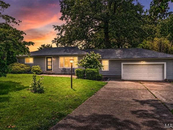 127 Applegate Lane, Ballwin, MO 63011