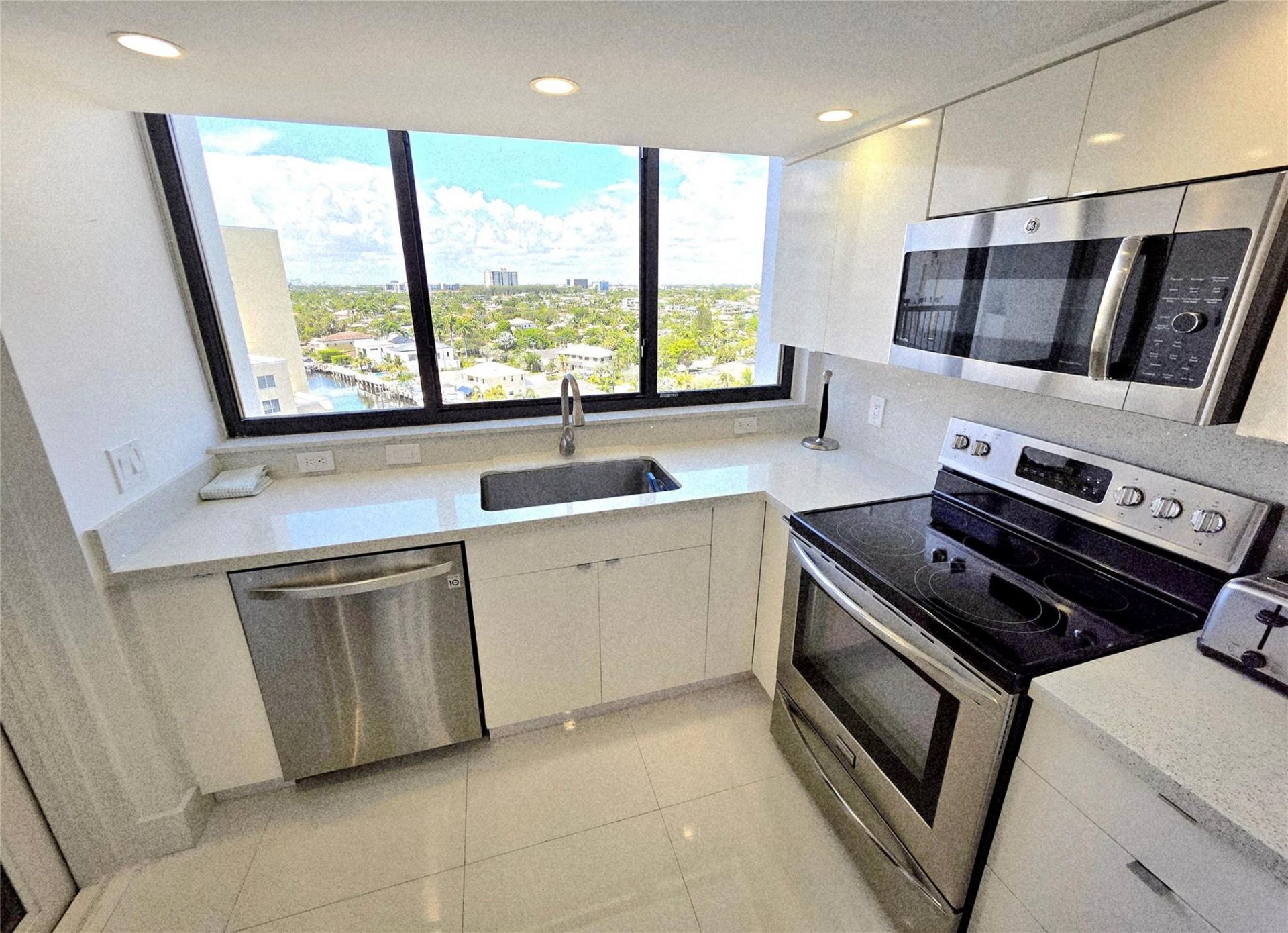 1631 S Ocean Boulevard, Unit 1006, Pompano Beach, FL 33062 Photo