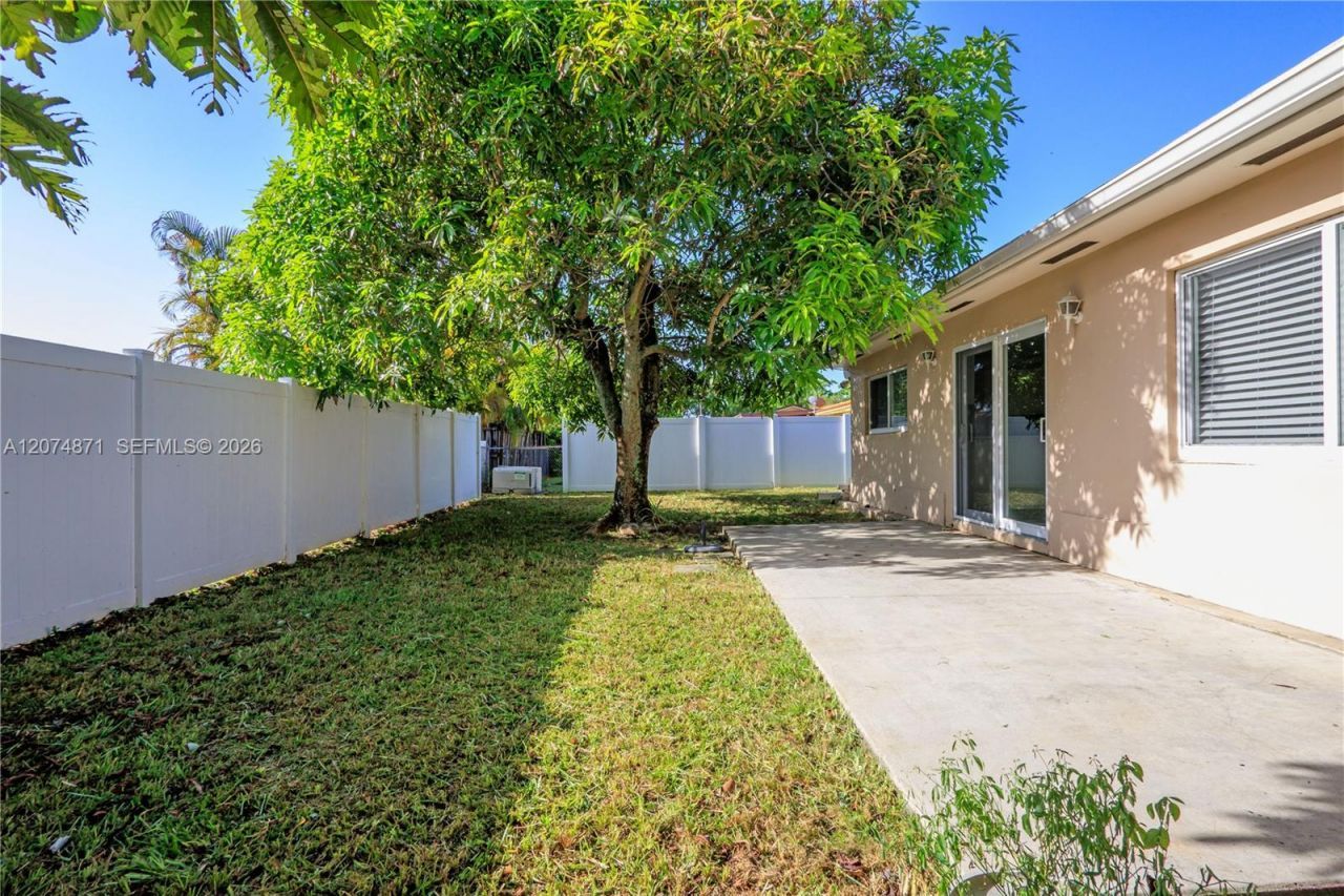 225 SW 102nd Pl , Sweetwater, FL 33174 Photo