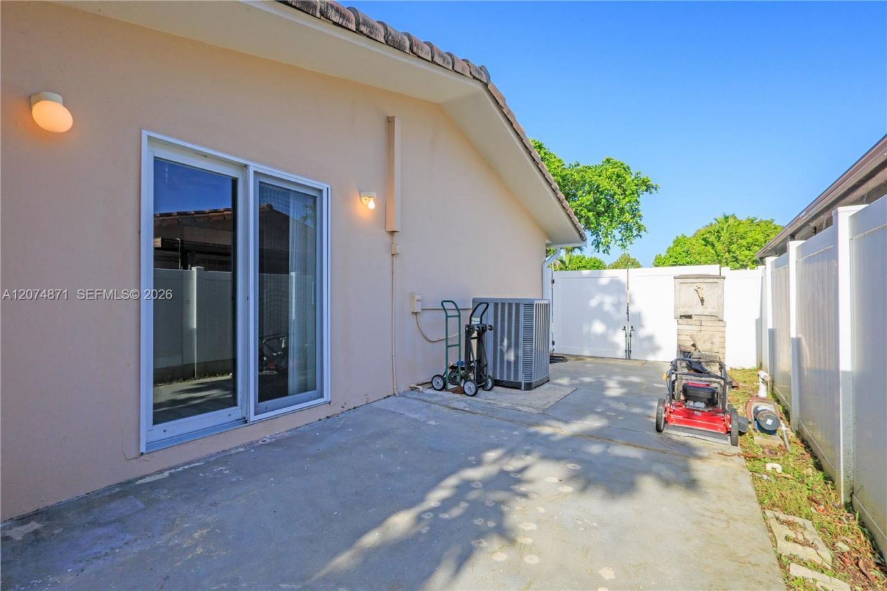 225 SW 102nd Pl , Sweetwater, FL 33174 Photo
