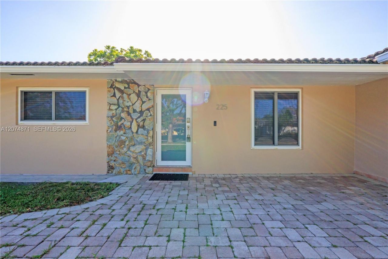 225 SW 102nd Pl , Sweetwater, FL 33174 Photo