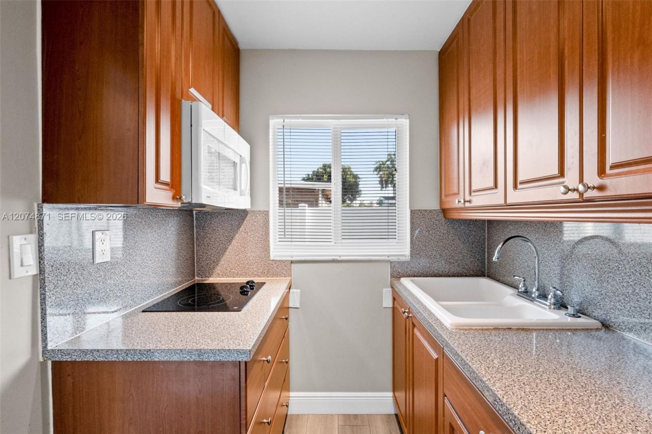 225 SW 102nd Pl , Sweetwater, FL 33174 Photo