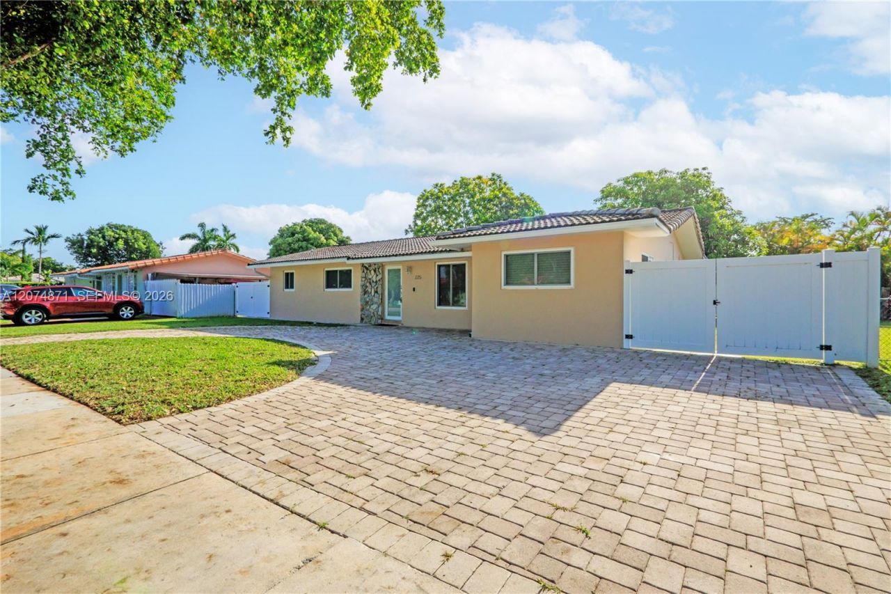 225 SW 102nd Pl , Sweetwater, FL 33174 Photo