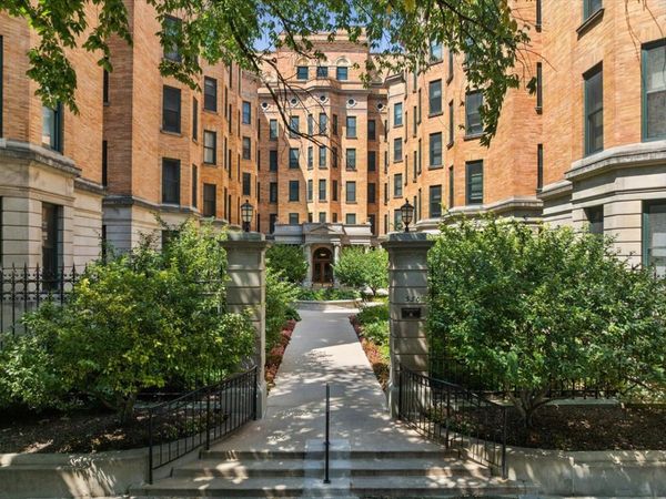 550 W SURF Street , Unit 104, Chicago, IL 60657