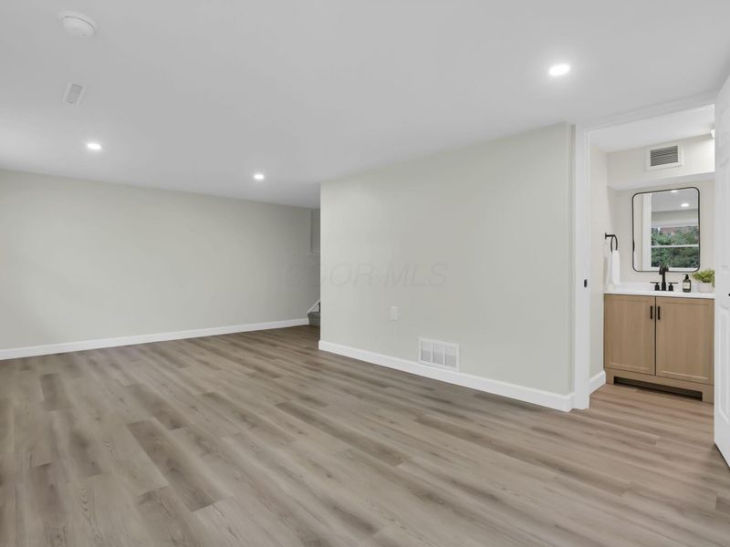 2714 Roxbury Road , Columbus, OH 43219 Photo 16