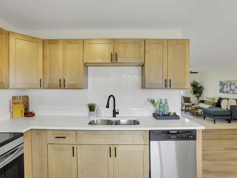 2714 Roxbury Road , Columbus, OH 43219 Photo 6