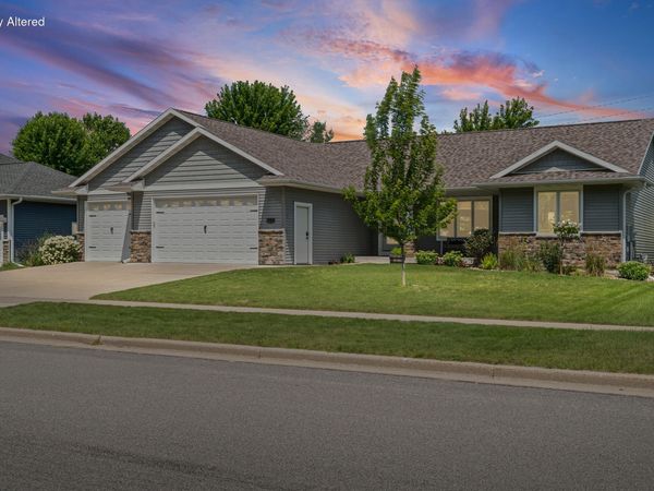 929 Rolling Oaks Dr, Onalaska, WI 54650