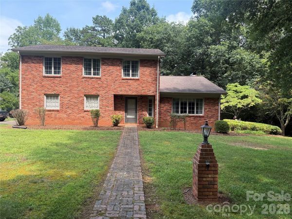 2015 39th Avenue NE, Hickory, NC 28601