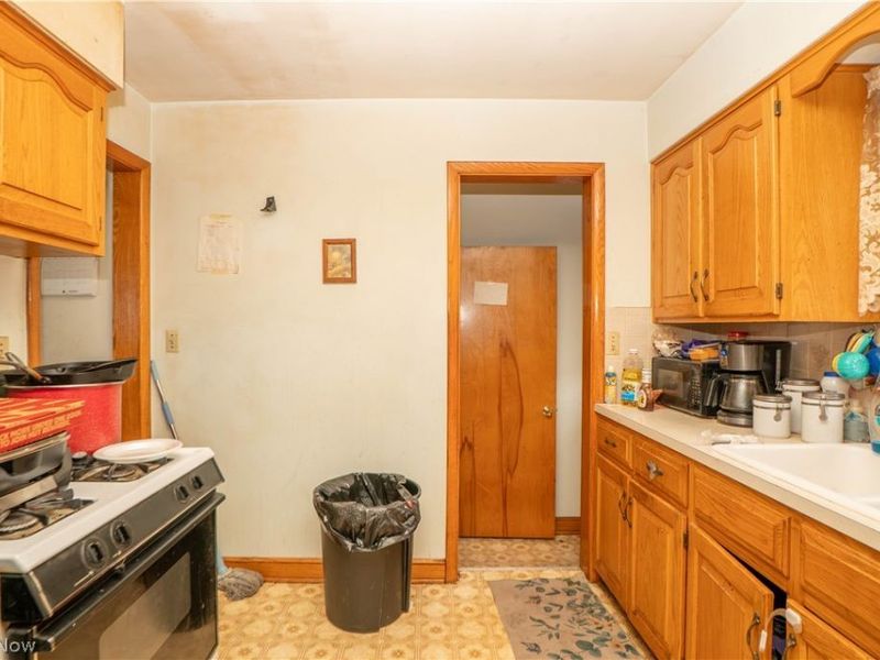 246 E Ralston Avenue, Akron, OH 44301 Photo 6