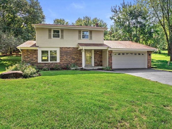 W277S4070 Green Country ROAD, Waukesha, WI 53189