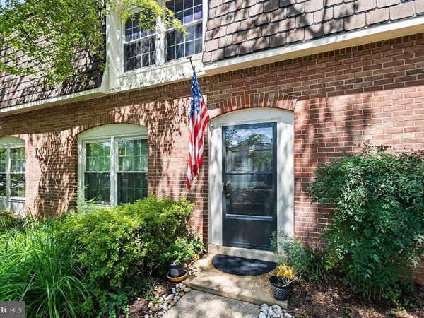 8210 CARRLEIGH PARKWAY, Unit 6, SPRINGFIELD, VA 22152