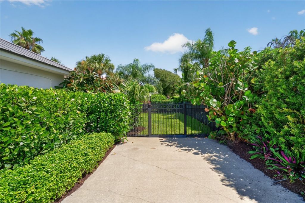 911 Holoma Drive, Vero Beach, FL 32963 Photo