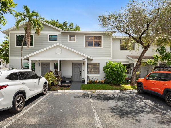 761 NW 106th Avenue, Pembroke Pines, FL 33026