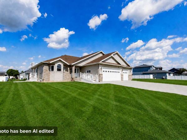 1106 Southwood Drive , Dilworth, MN 56529