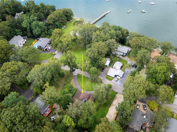 44 Chestnut Avenue , Setauket, NY 11733