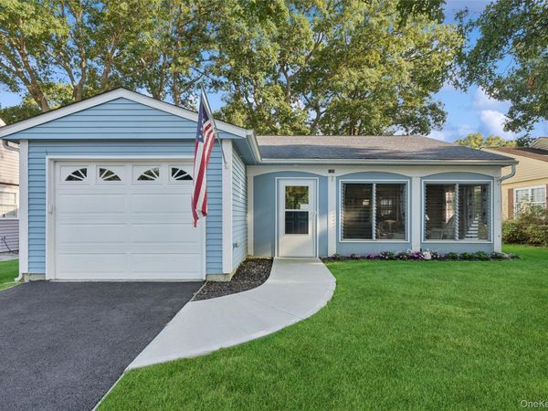 185 Kingston Drive , Ridge, NY 11961