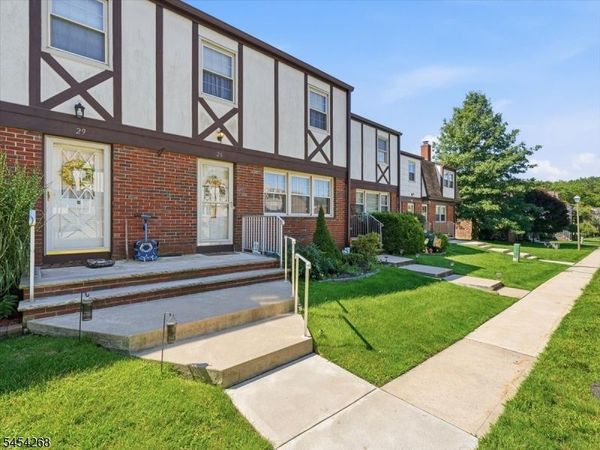 28 Tudor Pl, Mount Olive, NJ 07828