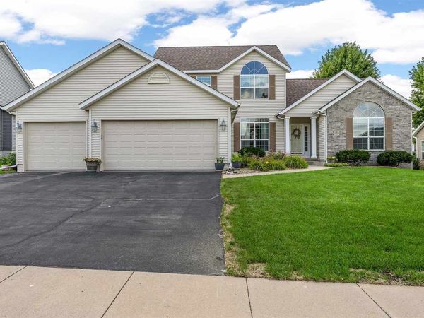 400 Westridge Drive SW, Cedar Rapids, IA 52404
