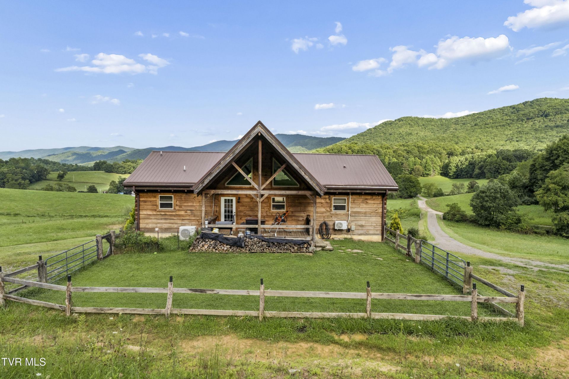 908 Avery Branch Road, Mountain City, TN 37683 Main Photo