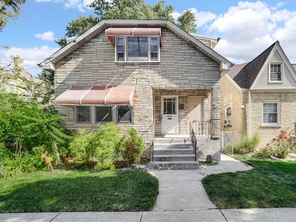 6704 W Albion Avenue W, Niles, IL 60714