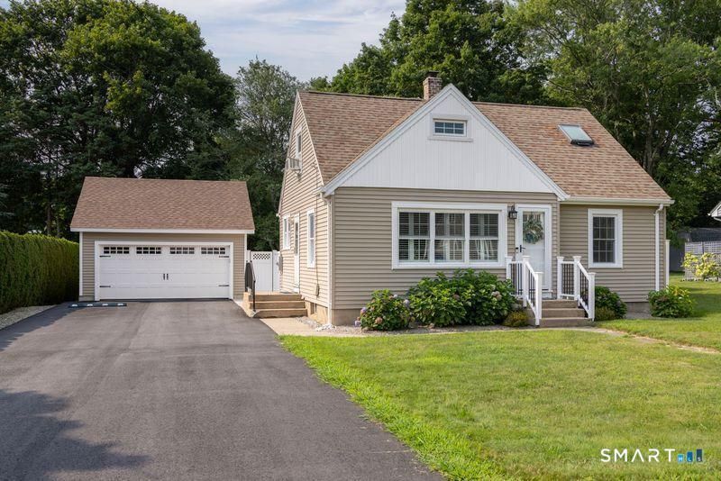 34 West Arch, Stonington, CT 06379 Main Photo