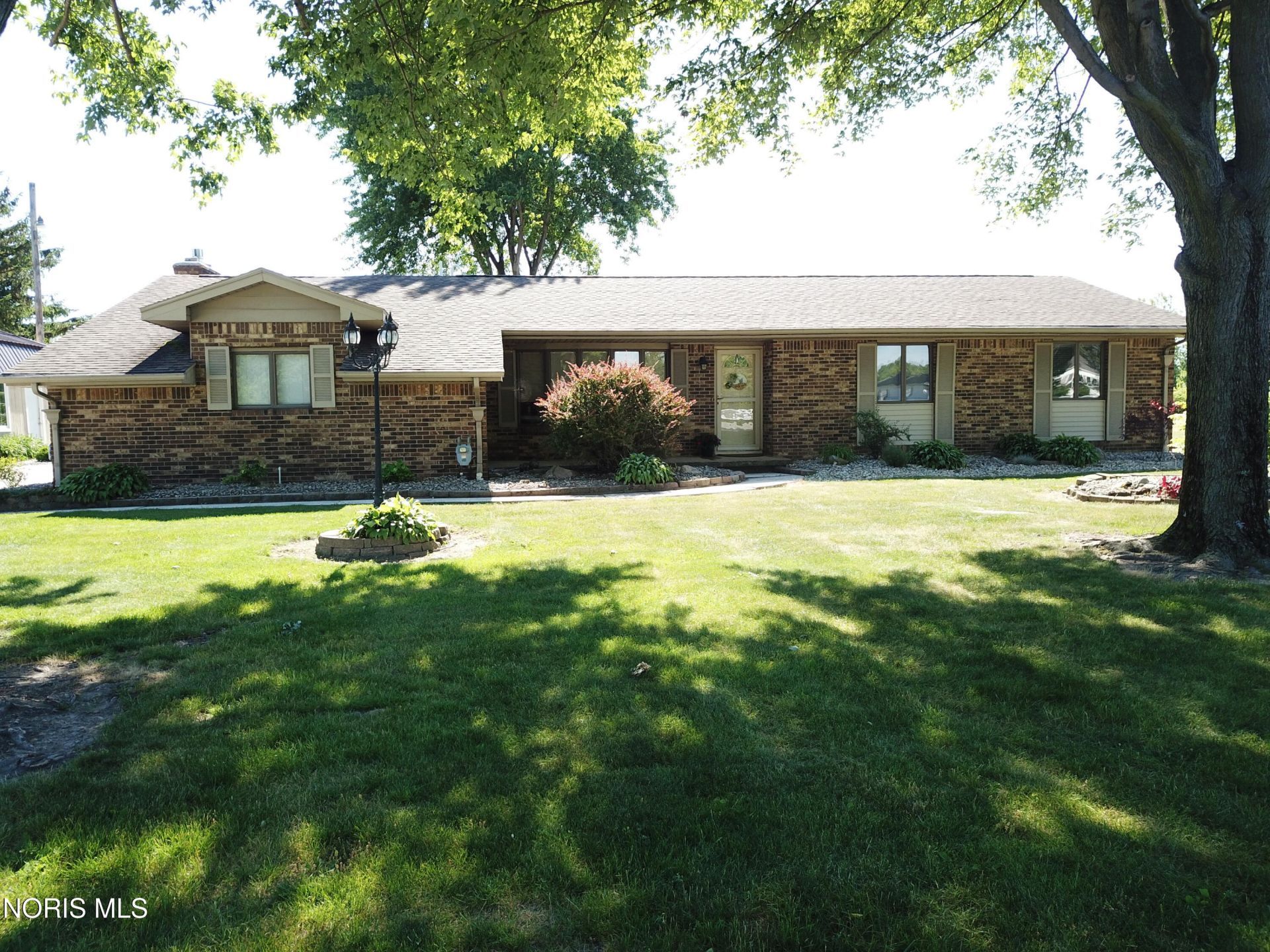 170 N North Curtice Road, Oregon, OH 43616 Main Photo