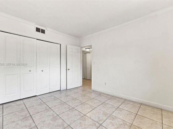 1245 W 24th St, Unit 223, Hialeah, FL 33010