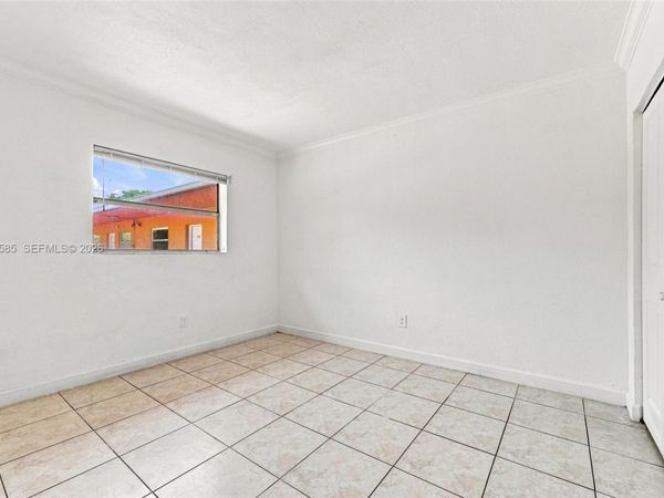 1245 W 24th St, Unit 223, Hialeah, FL 33010