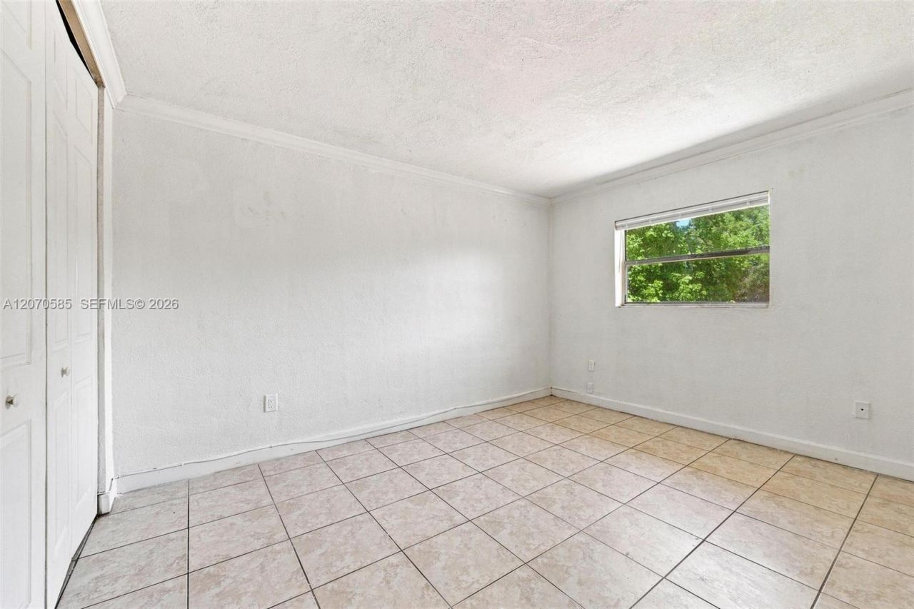 1245 W 24th St , Unit 223, Hialeah, FL 33010 Photo