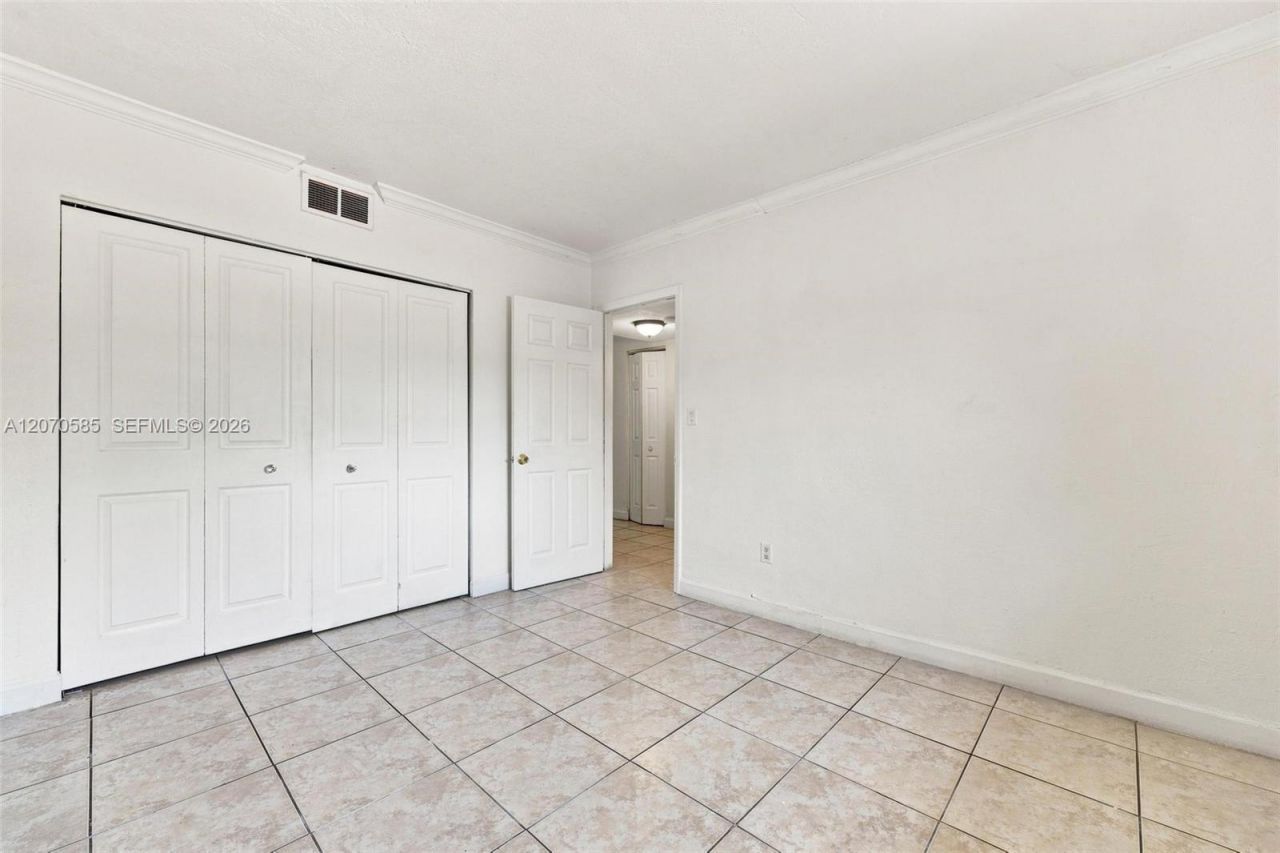 1245 W 24th St , Unit 223, Hialeah, FL 33010 Photo
