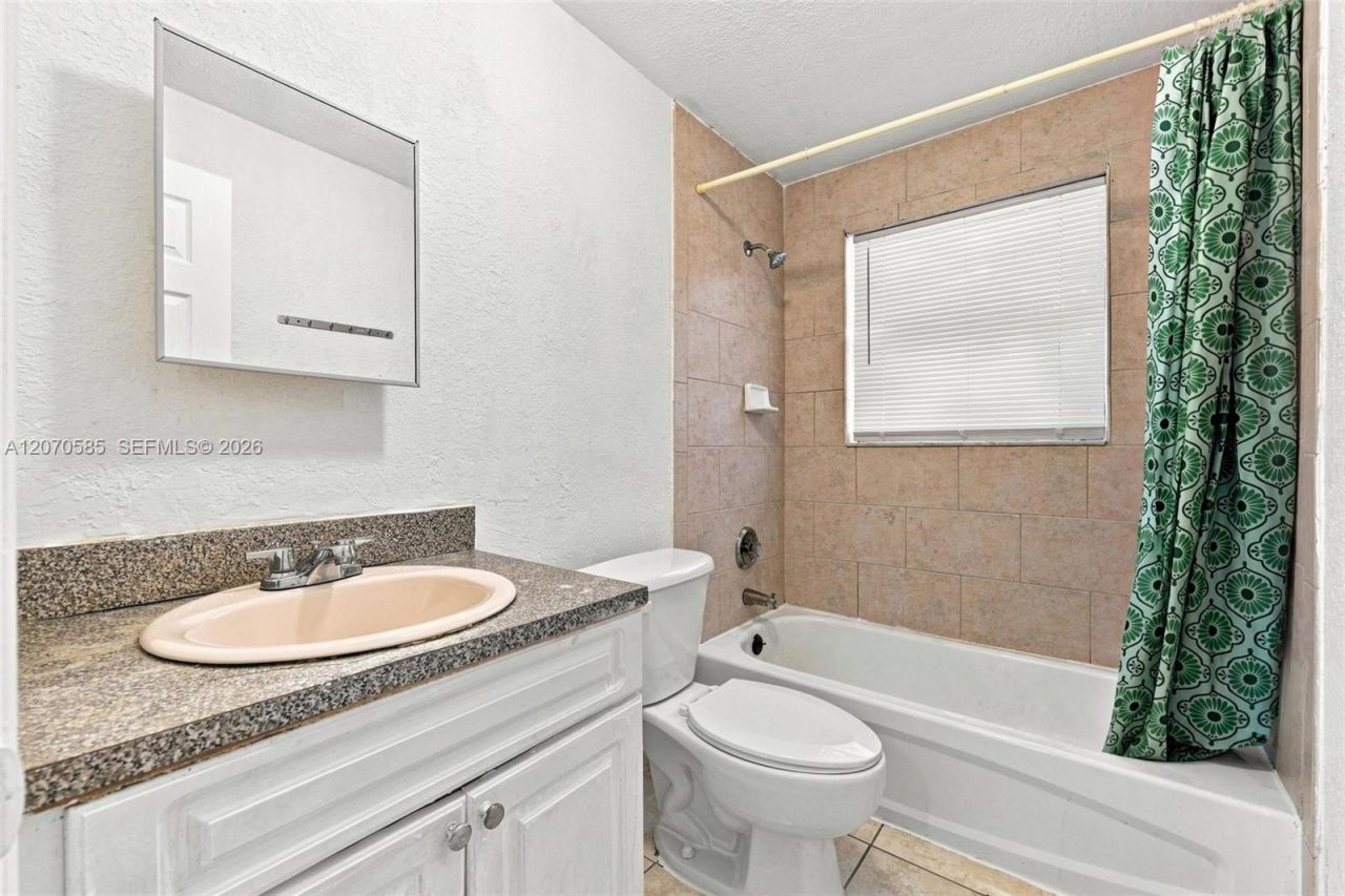 1245 W 24th St , Unit 223, Hialeah, FL 33010 Photo