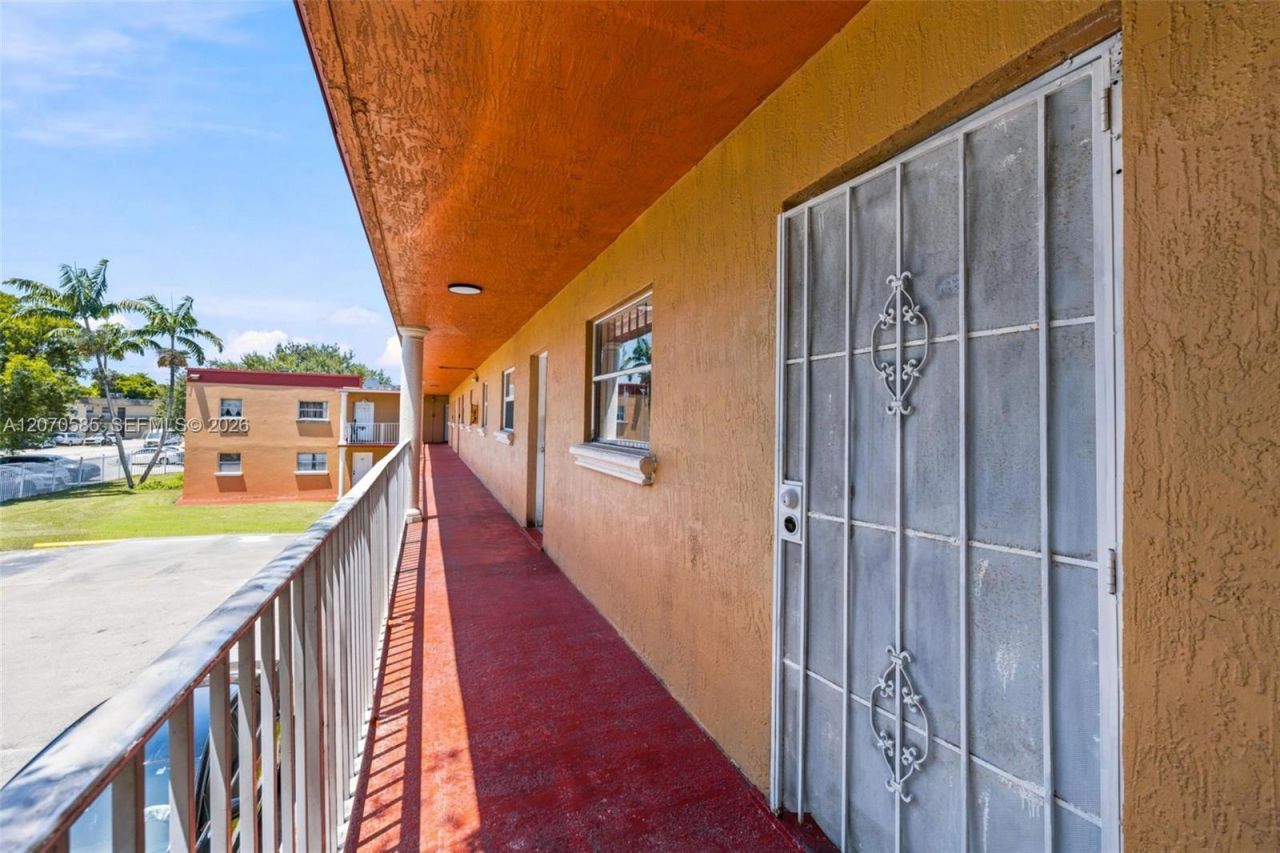 1245 W 24th St , Unit 223, Hialeah, FL 33010 Photo