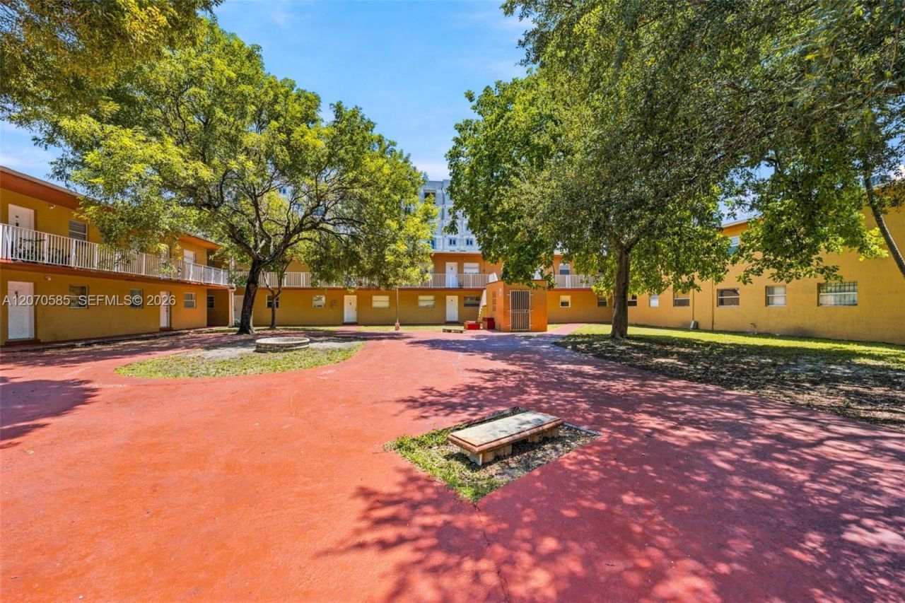 1245 W 24th St , Unit 223, Hialeah, FL 33010 Photo