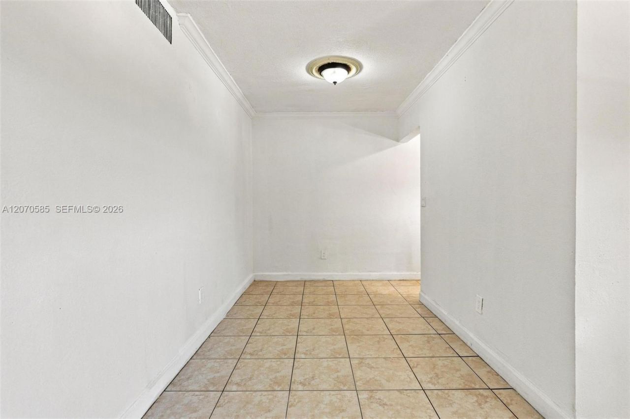 1245 W 24th St , Unit 223, Hialeah, FL 33010 Photo