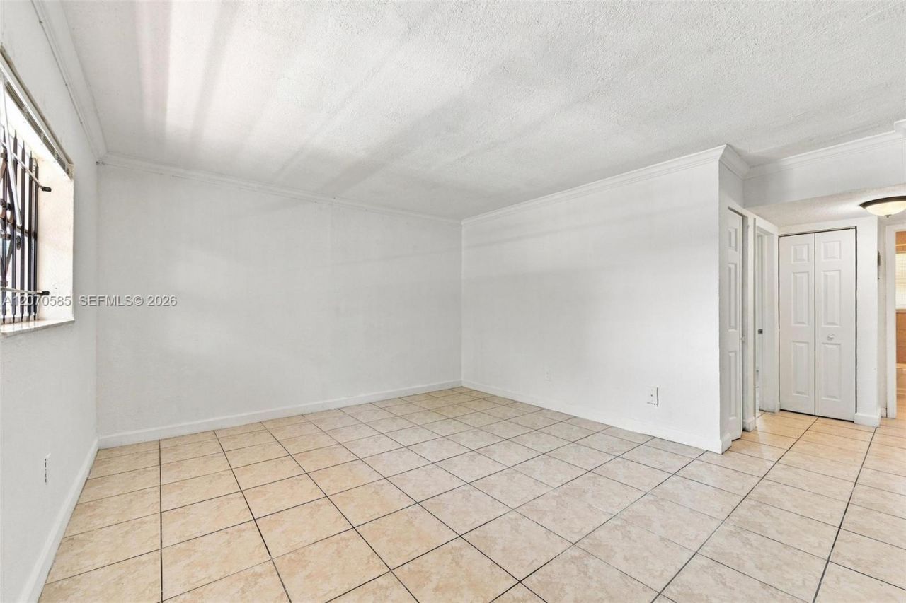 1245 W 24th St, Unit 223, Hialeah, FL 33010 Photo