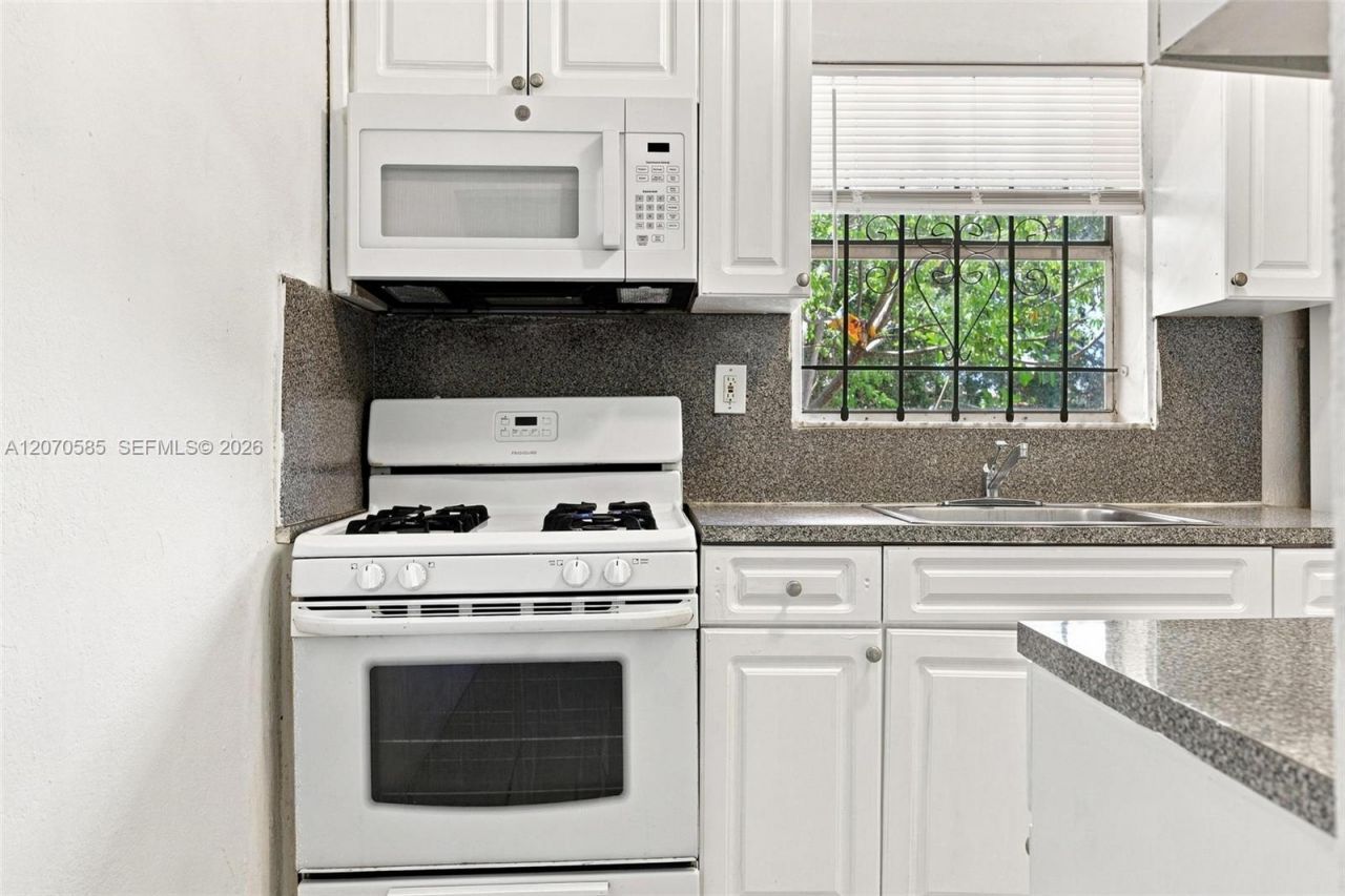 1245 W 24th St , Unit 223, Hialeah, FL 33010 Photo