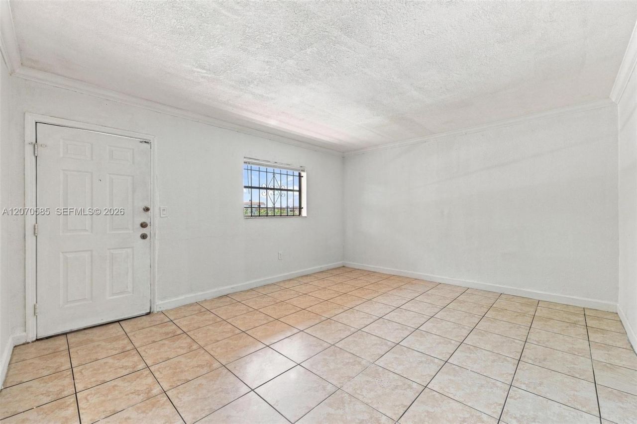 1245 W 24th St, Unit 223, Hialeah, FL 33010 Photo