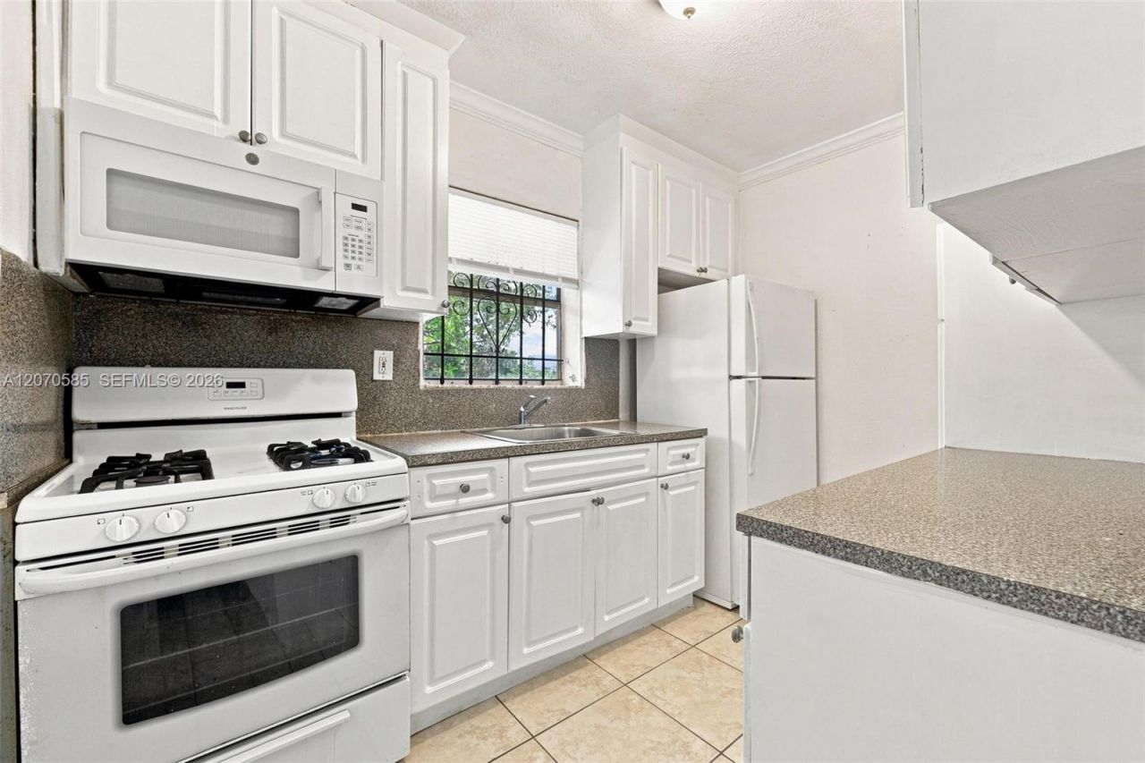 1245 W 24th St , Unit 223, Hialeah, FL 33010 Photo