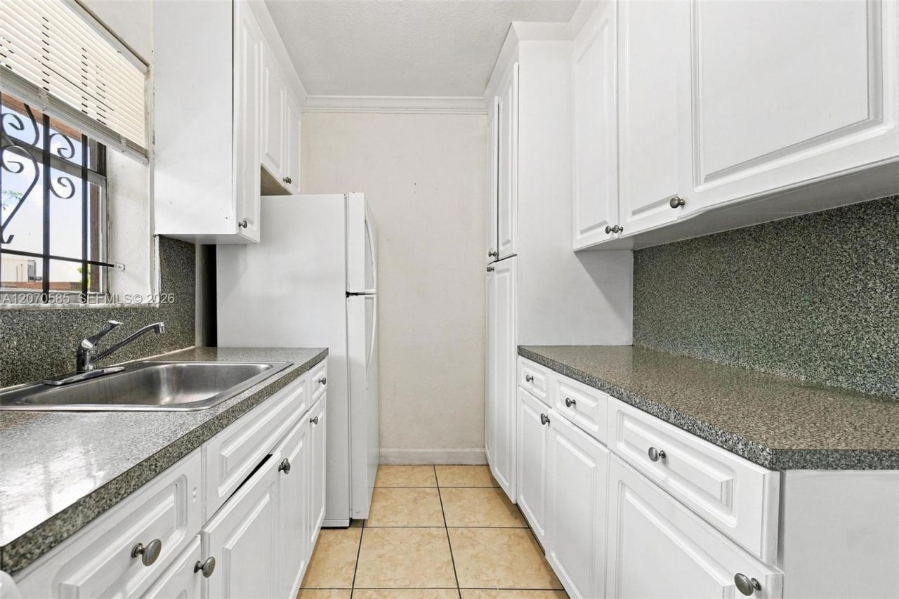 1245 W 24th St , Unit 223, Hialeah, FL 33010 Photo