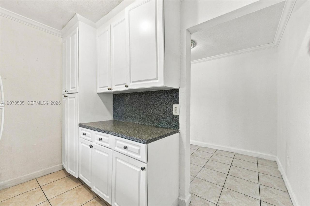 1245 W 24th St , Unit 223, Hialeah, FL 33010 Photo