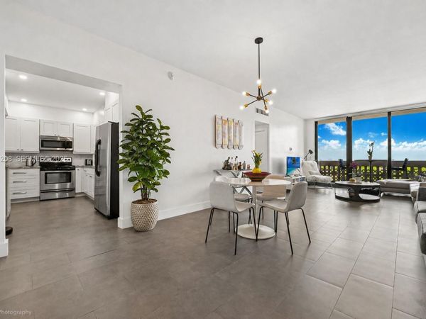 90 Edgewater Dr, Unit PH11, Coral Gables, FL 33133