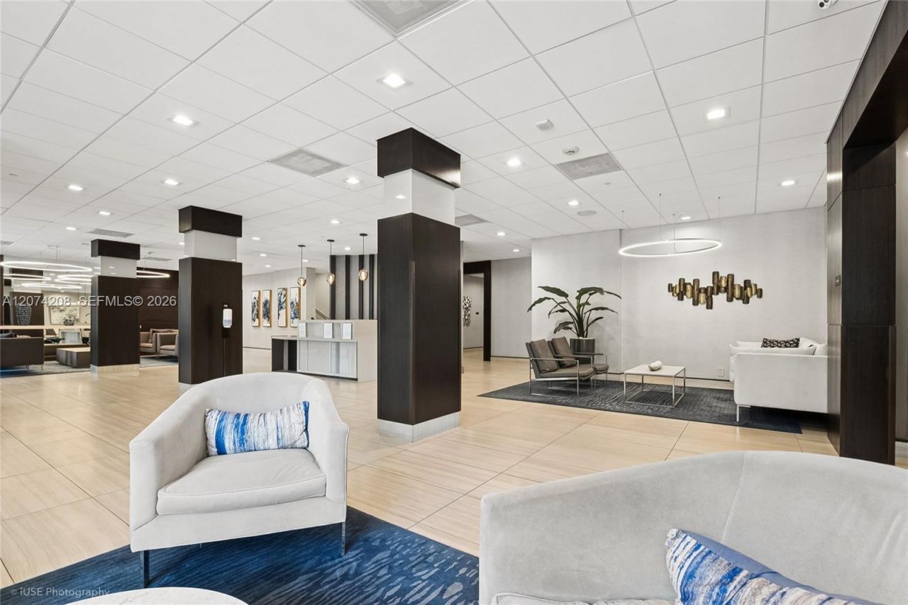 90 Edgewater Dr, Unit PH11, Coral Gables, FL 33133 Photo