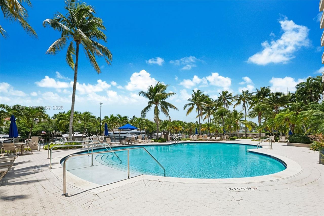 90 Edgewater Dr, Unit PH11, Coral Gables, FL 33133 Photo