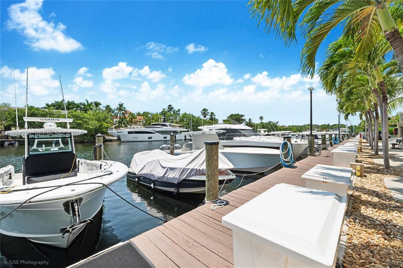90 Edgewater Dr, Unit PH11, Coral Gables, FL 33133 Photo