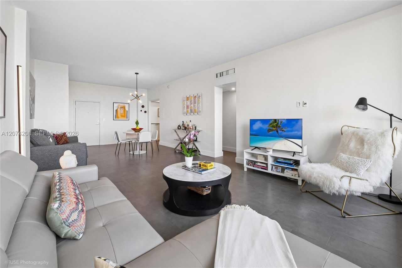 90 Edgewater Dr, Unit PH11, Coral Gables, FL 33133 Photo